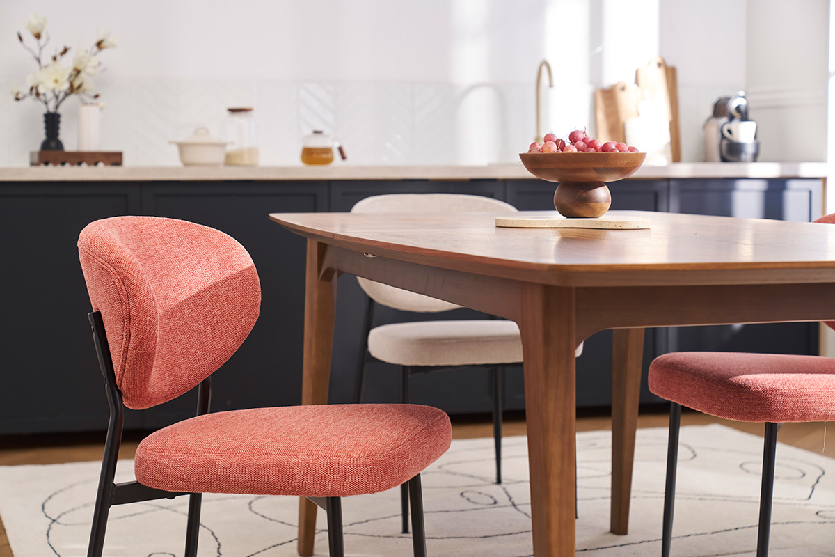 Sthle aus samtigem Textur-Terrakotta-Stoff und schwarzem Metall (2er-Set) BREKA