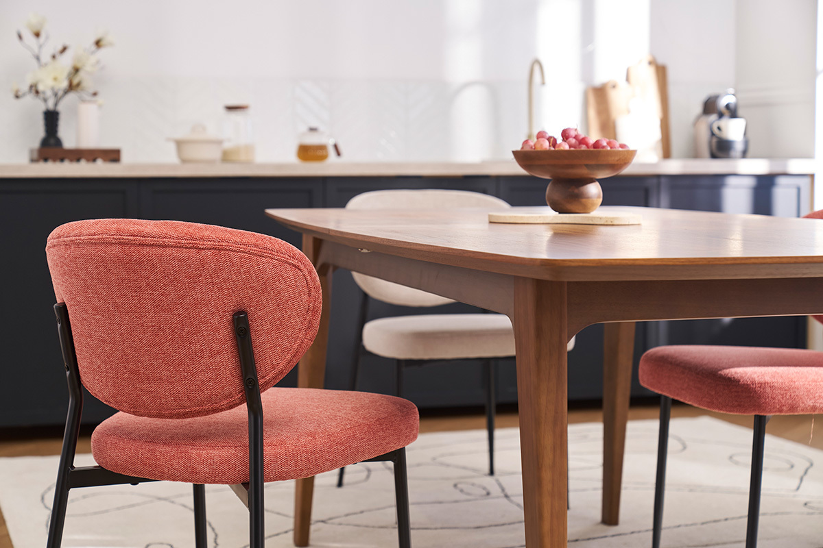 Sthle aus samtigem Textur-Terrakotta-Stoff und schwarzem Metall (2er-Set) BREKA