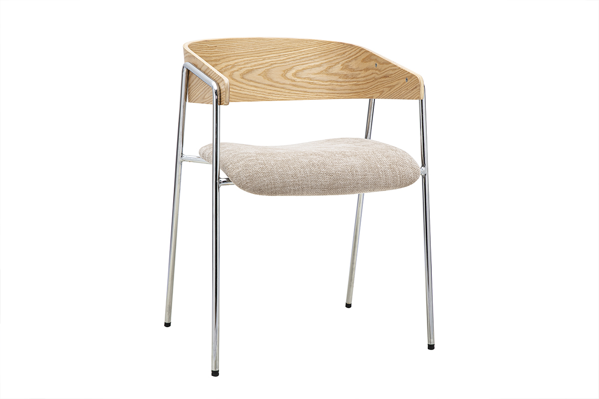Stuhl aus taupefarbenem Stoff in Samtoptik mit R�ckenlehne aus hellem Holz und verchromten Metallbeinen, 3/4-Ansicht.