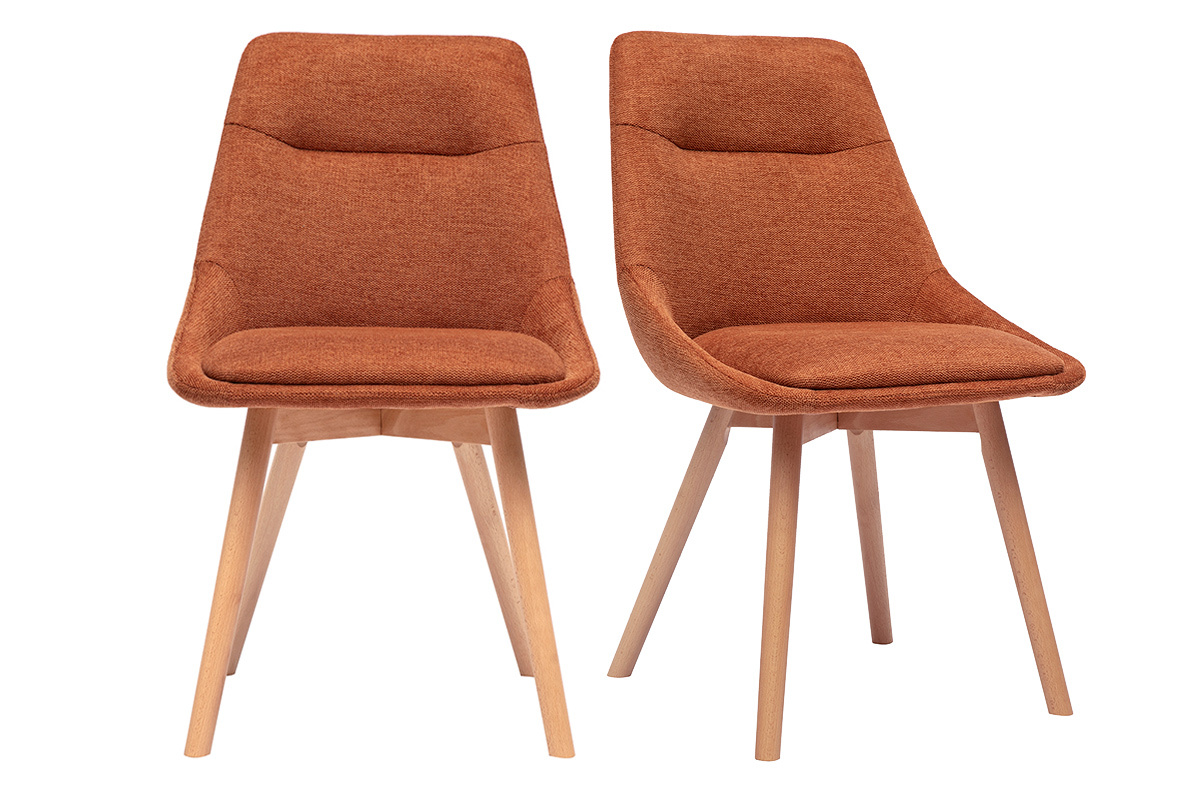 Zwei Sthle mit Stoff in verbrannter Erde Effekt und helle Holzbeine, Frontansicht.