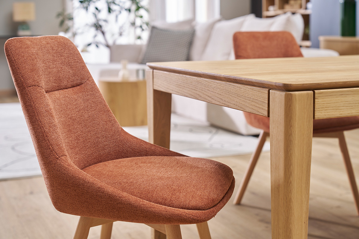 Sthle aus strukturiertem Samtstoff in gebrannter Erde und hellem Holz (2er Set) ALESS