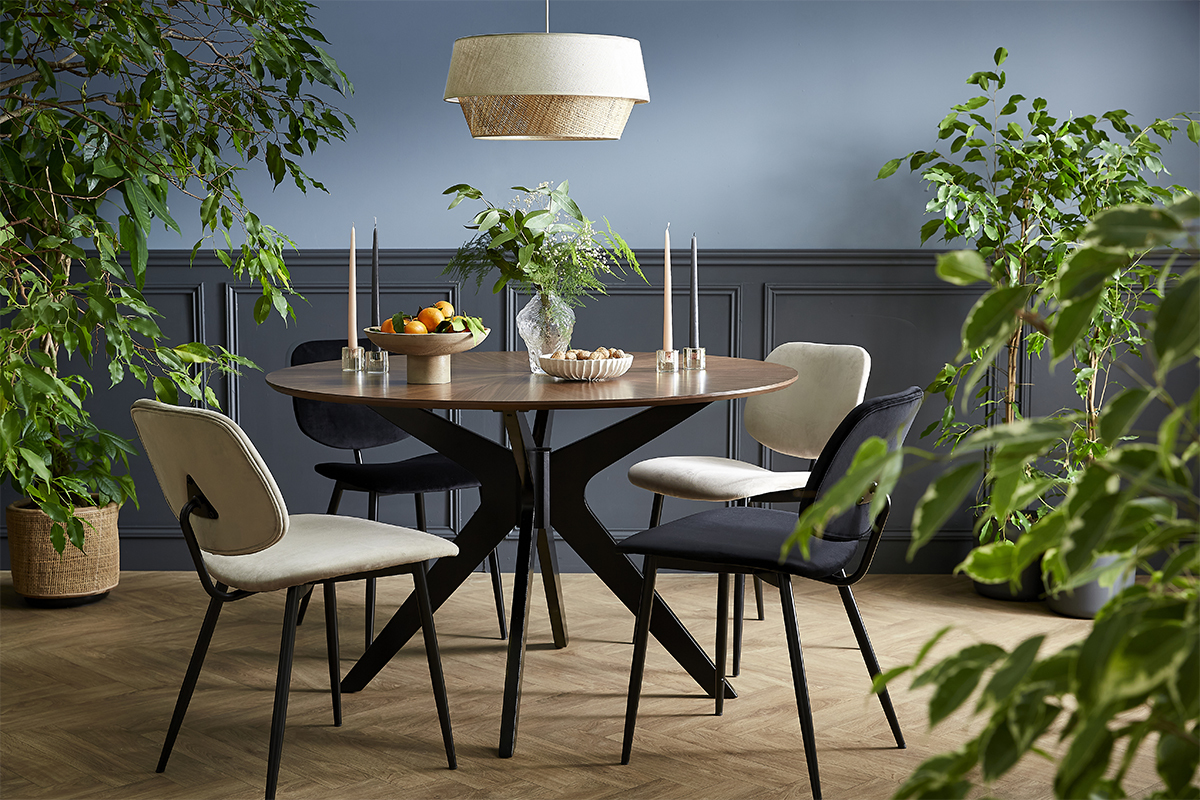 Sthle hellgrauer Stoff und schwarzes Metall (2er-Set) TOBIAS