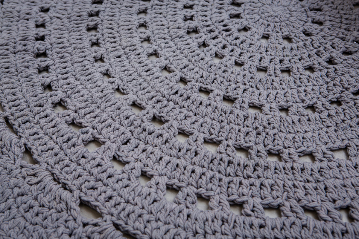 Teppich rund und geh�kelt dunkelgrau 120cm ALMA