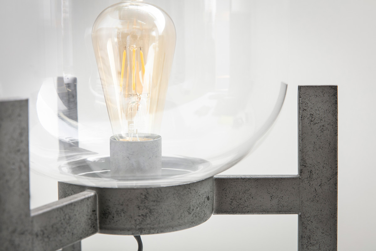 Tischlampe aus Metall Antiksilber Finish und Glaskugel HALCYLON