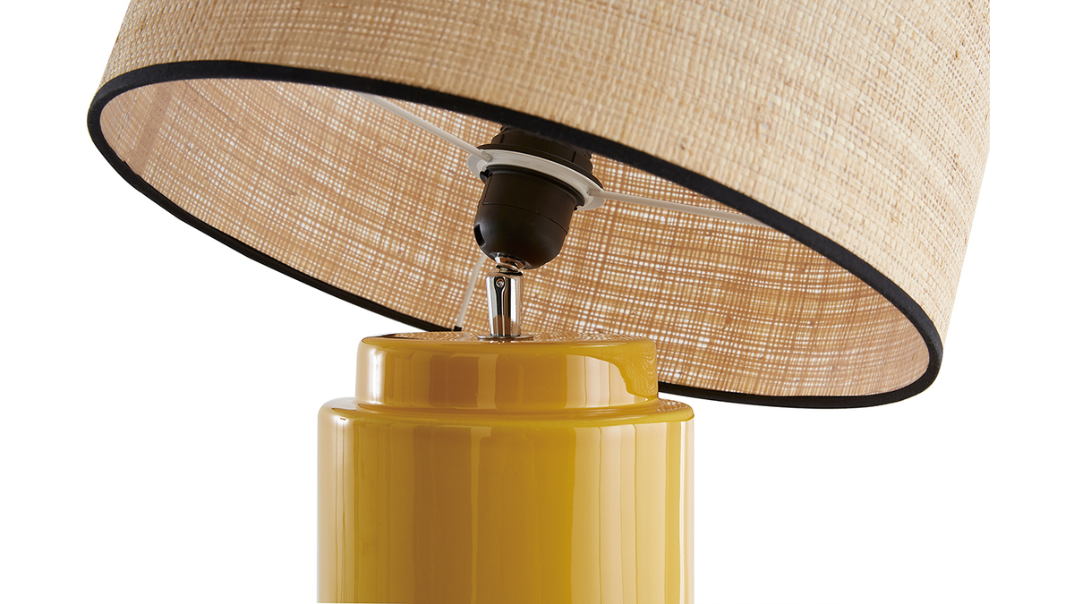 Tischleuchte aus emaillierter Keramik in Gelb mit Lampenschirm aus Bast MAJES