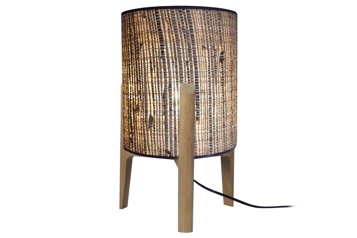 Tischleuchte mit Lampenschirm aus Jute und naturfarbenem Holzbein H 45 cm ALPHA