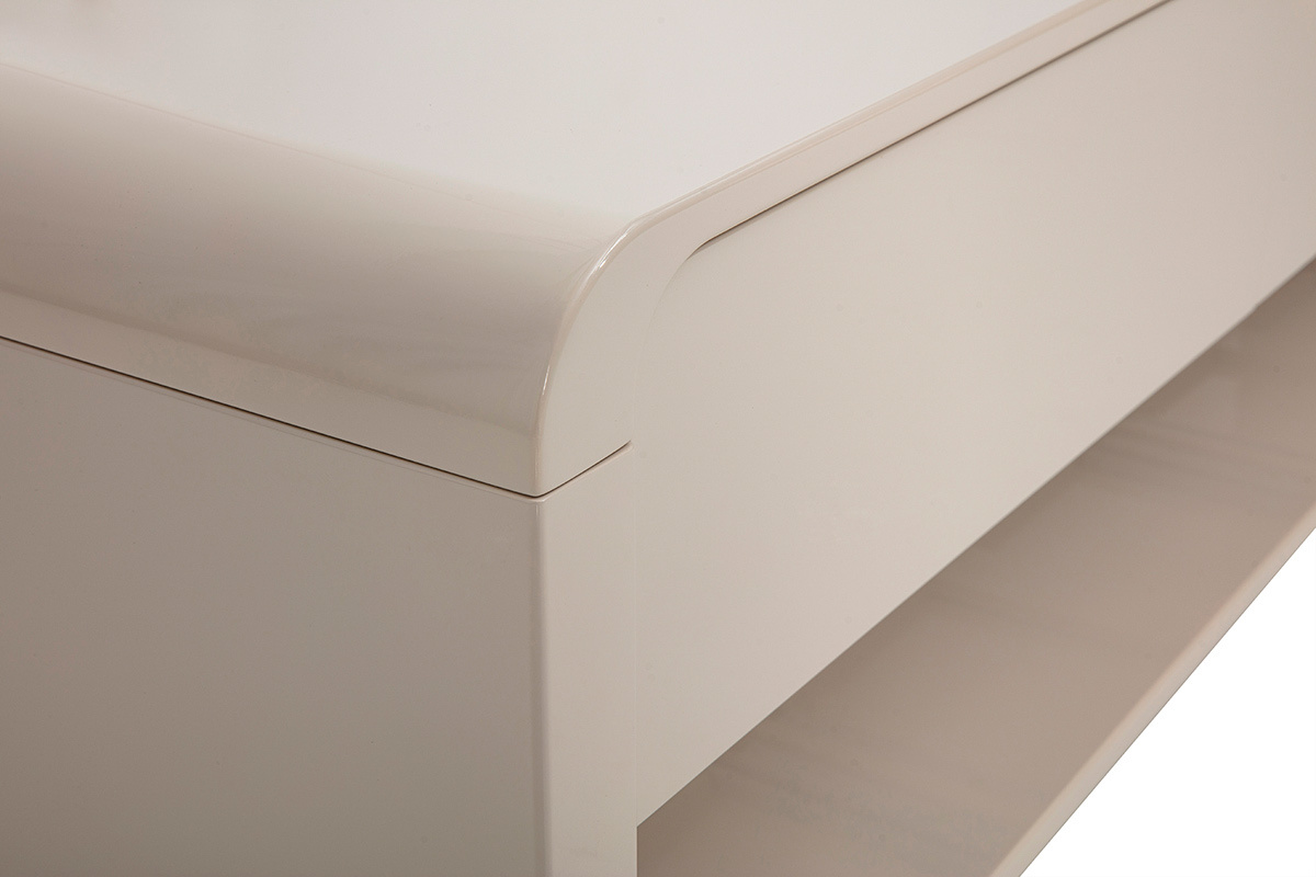 Detail des gl�nzenden beige TV-M�bels mit abgerundeter Ecke und offener Nische.