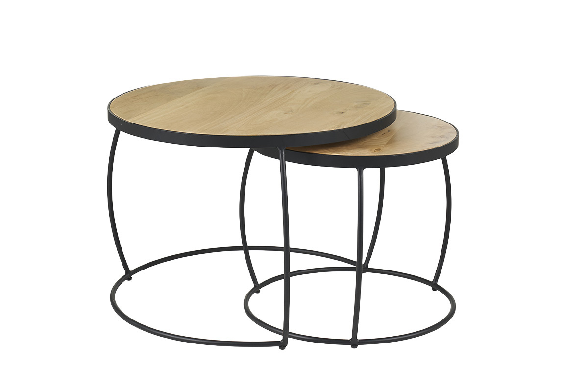 Niedrige Satztische aus Mangoholz und Metall, Frontansicht.