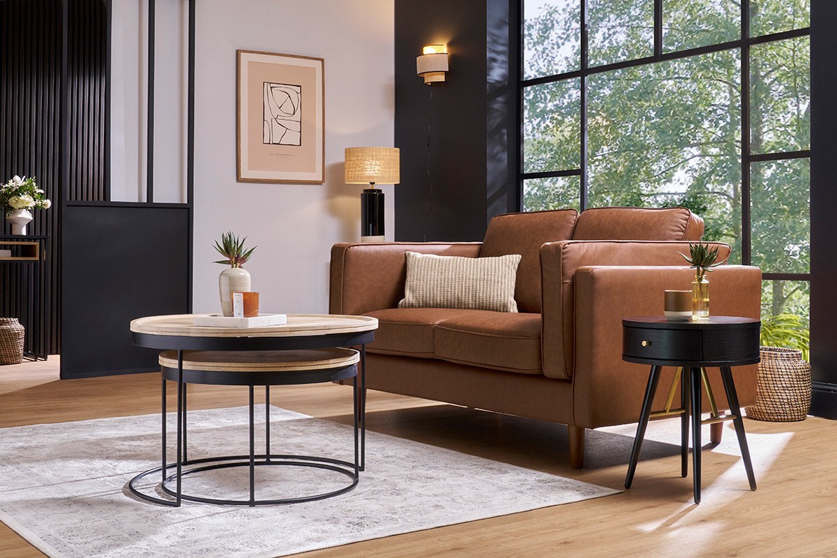 Verschachtelungs-Couchtische aus massivem Mangoholz und Metall LEDGE