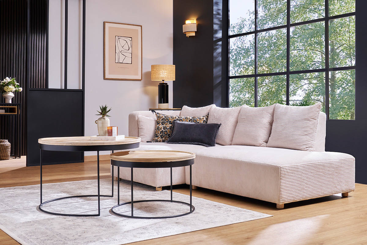 Verschachtelungs-Couchtische aus massivem Mangoholz und Metall LEDGE