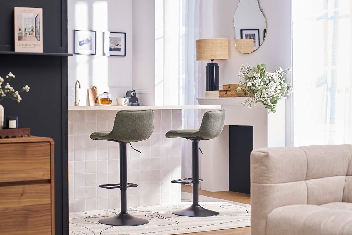 Verstellbare 360� drehbare Barhocker aus khakifarbenem Stoff und schwarzem Metall (2er-Set) BOOST