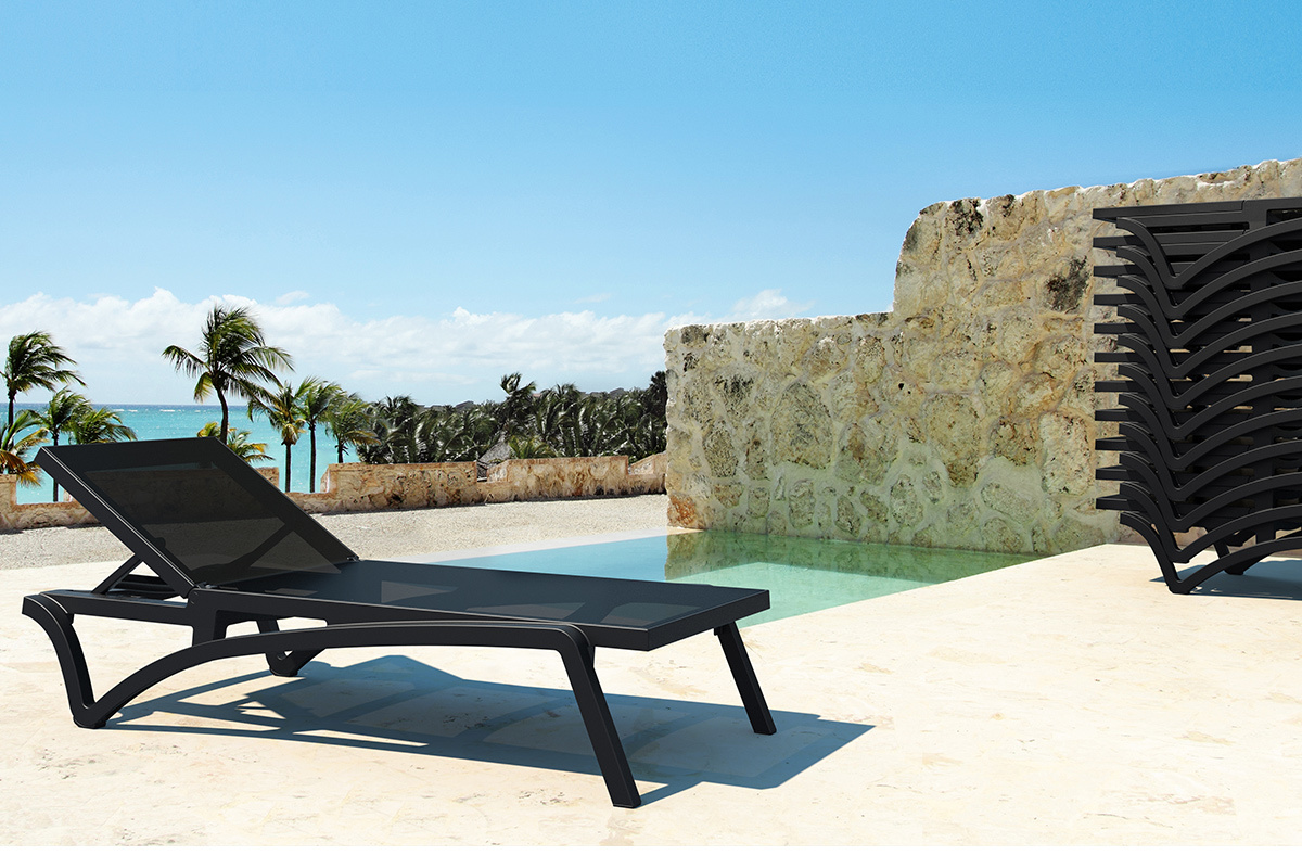 Verstellbare schwarze Chaiselongue mit Rollen CORAIL