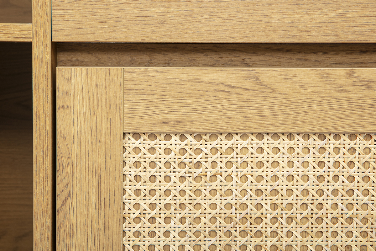 Detail des Vinyl-Aufbewahrungsbuffets ALICANTE mit hellem Holzfinish und Rattangeflecht