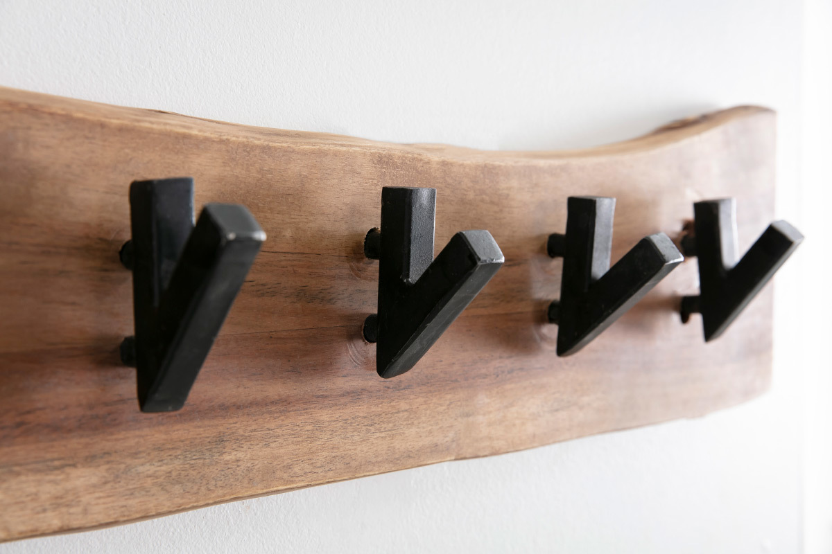 Wandgarderobe 5 Haken aus Massivholz und Metall Schwarz OBEL