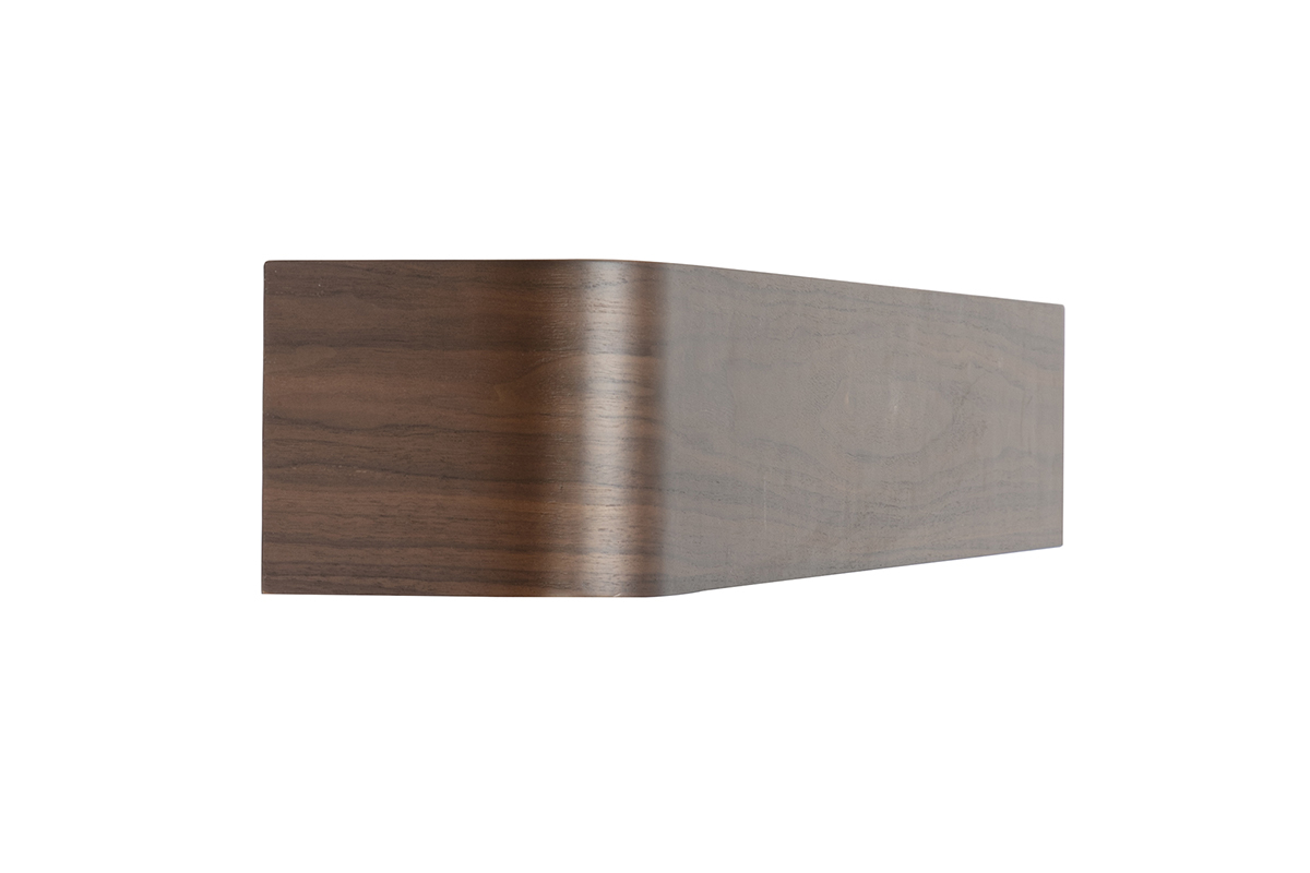 Wandregal aus Walnussholz von der Seite gesehen, an den Enden gebogen.