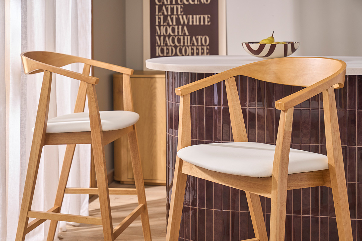 Wei�e skandinavische Barhocker und helles Holz H66,5 cm (2er-Set) BAHIA