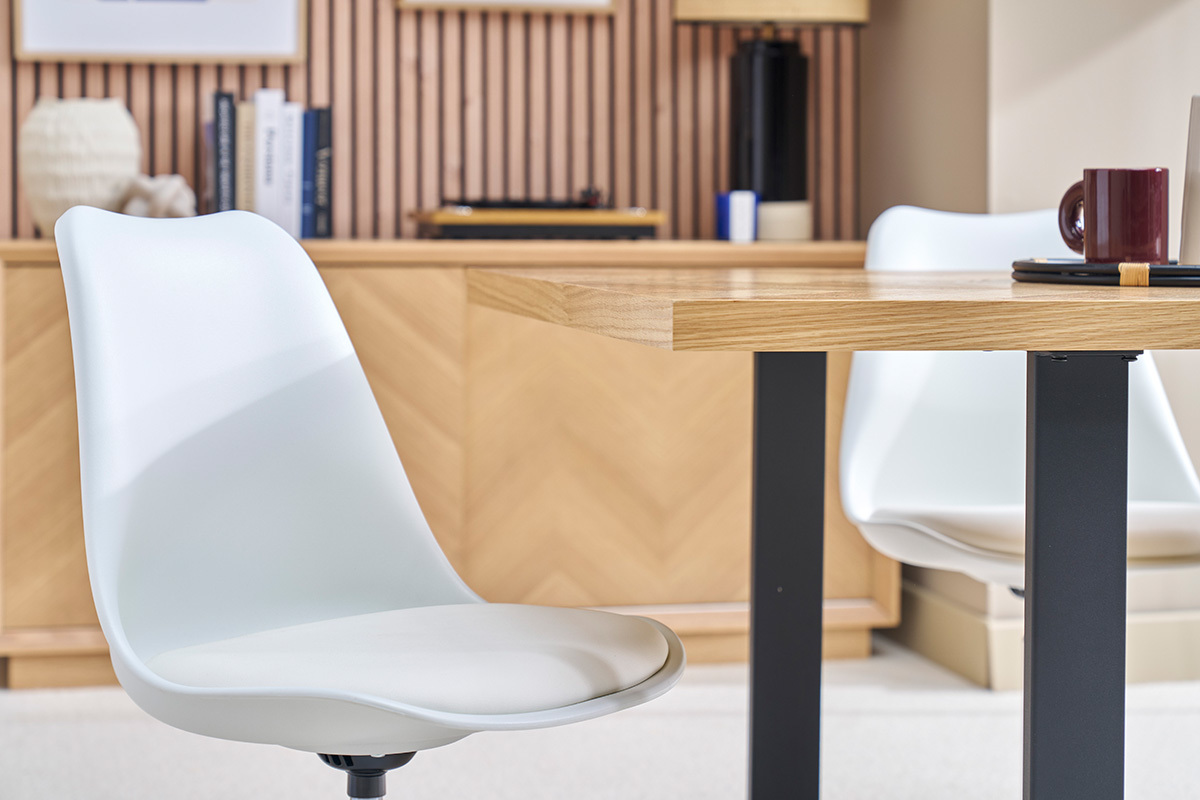 Wei�er Drehstuhl STEEVY V2