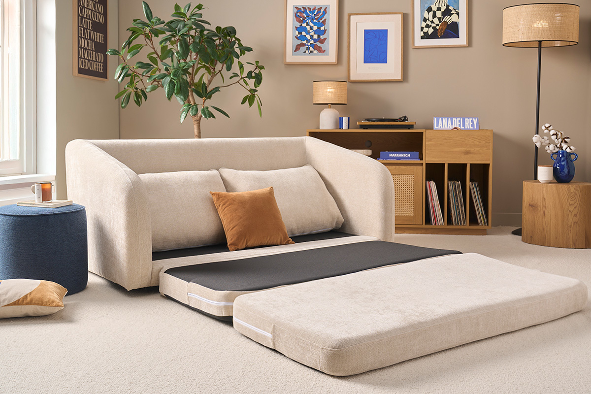 Zweisitzer-Schlafsofa in beige Velours-Effekt-Textil MAHAUT