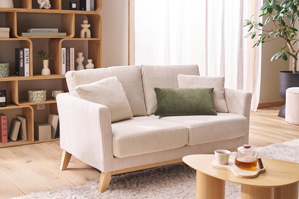 Zweisitzer skandinavisches Sofa mit abnehmbarem Bezug aus samtigem Rippstoff und hellem Holz OSLO